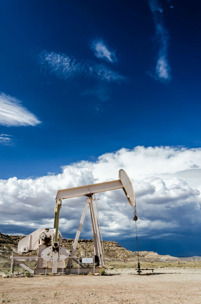 oil-pump-in-the-desert-with-dark-clouds-in-the-background